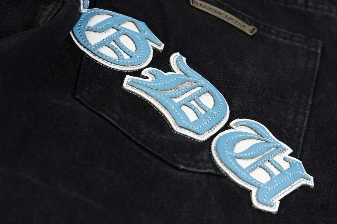 P220 Chrome Hearts Chengdu Limited New City Limited Jeans Chrome Hearts City Limited Jeans Hardware Customization Original Development Vintage Levis American 501 Black Gray Base Version Levis American 501 Base Version Imported Sheepskin 925 Silver Remake [Top heavy industry fashion design] Consistently high-street luxury style. Speaking of this style, the Zangyin family and GU family are definitely the leading representative brands. Especially the Zangyin family has really achieved a state-of-the-art effect in creating high-street style. The unique washed material is used to create this style. The color system is already quite eye-catching. After it is decorated with patchwork cross flowers, it cleverly highlights the charm of the brand. Secondly, this style uses classic The high-waist cutting design highlights the long legs and fashionable temperament of the upper body. The brand is highly recognizable and the slim fit configuration is more suitable for daily wear. It is a product that interprets personality, fashion, and specifications at a glance. This single product is enough to make any fan excited. It can be a white T-shirt for a youthful college style, or a tight suspender for a royal style. It has strong matching ability and can be easily controlled by men.  [Materials and craftsmanship] Needless to say, this point goes without saying. As an excellent craftsman brand, Zangyin’s requirements for details and craftsmanship are really perfect. The washed color of this model has gone through so many processes, not to mention the embellishment of denim appliques. It is also purely hand-made and sewn. Just like what they believe in, only hand-made things have soul and have the meaning of wear. A top-notch heavy-duty fashionable denim item, I look forward to your perfect interpretation! ! Color: black and blue size: 28 30 32 34 36
